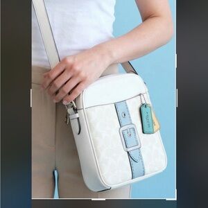 COACH Men's Hudson
Crossbody 21 Bag in
Signature Canvas Trompe
L'oeil Print